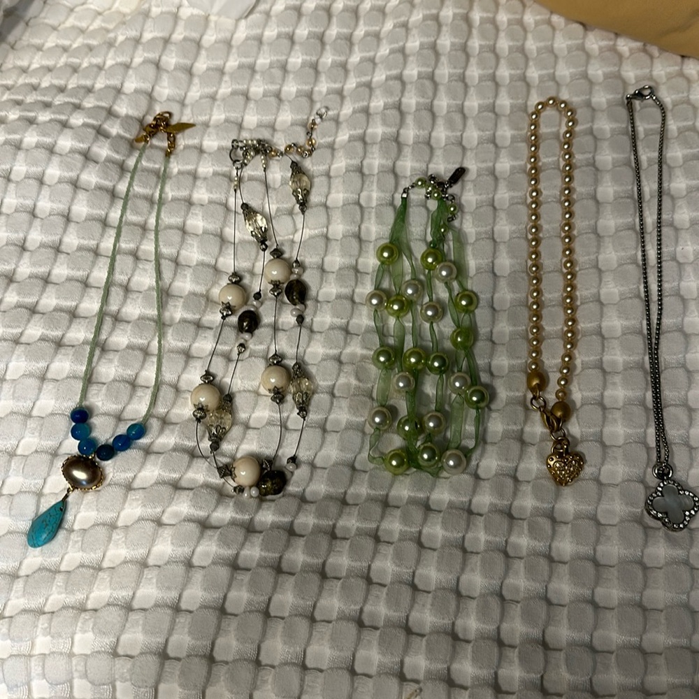 Costume jewelry bundle or individual 5$each or 26$ for all